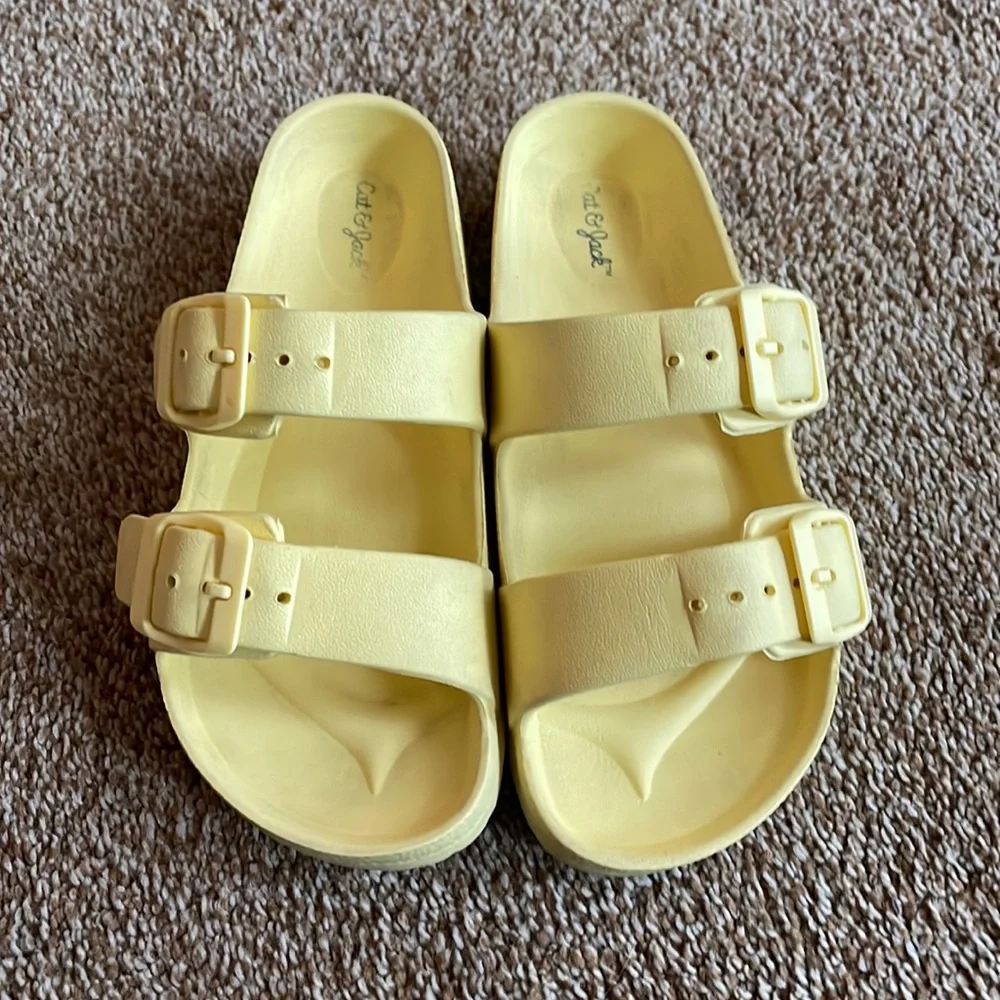 Cat & Jack Yellow slip on footbed sandals 13